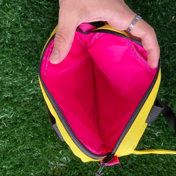 yellow super VIP GOLF LE FLEUR* fanny pack/bag!! - Picture 3 of 5